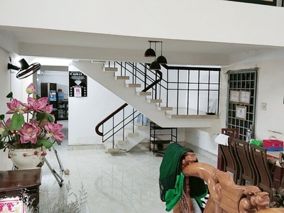 Bán nhà đường xóm chiếu mặt tiền kinh doanh sầm uất- thông ra hoàng diệu gần trường đại học nguyễn 2