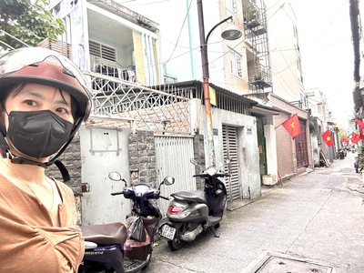 Bán nhà mt hxh lý thuyết- đường đoàn văn bơ- thông ra xóm chiếu, hoàng diệu gần trường đại học 3