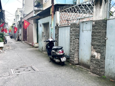 Bán nhà mt hxh lý thuyết- đường đoàn văn bơ- thông ra xóm chiếu, hoàng diệu gần trường đại học 2