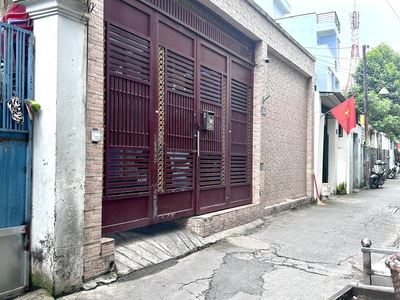 Bán nhà mt hxh lý thuyết- đường đoàn văn bơ- thông ra xóm chiếu, hoàng diệu gần trường đại học 4