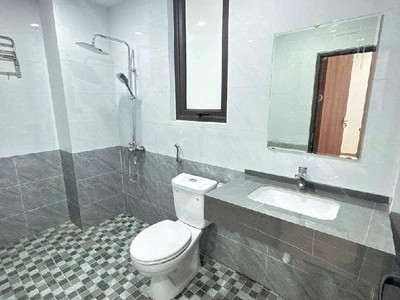 Nhà 30.5m    5 tầng   mặt tiền 4m   ngõ 36 phố đức giang   ô tô đỗ cổng   giá 6.15 tỷ 2