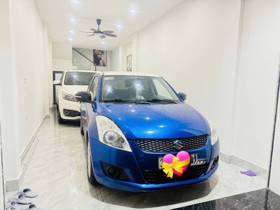 Lạc long quân 40m 16,5 tỷ,ô tô tránh,vào nhà,kinh doanh,trước nhà view hồ thoáng vĩnh viễn 0