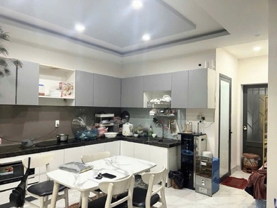 Bán nhà đẹp 3 tầng mặt tiền đường Tôn Đản 1