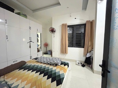 Bán nhà đẹp 3 tầng mặt tiền đường Tôn Đản 2