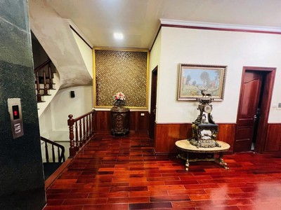 Bán nhà 7 tầng thang máy trần thái tông, 60m2, ô tô tránh, thu 1 tỷ/năm 3