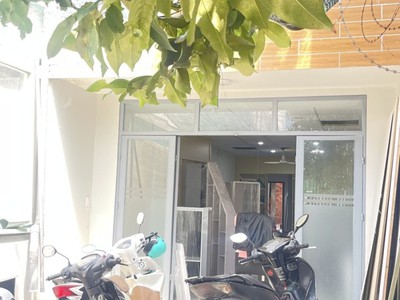 Bán nhà đường 112, phước long a, q.9, hcm. dt 104m2, 2 tầng, 2pn, sh, giá 7.2 tỷ. 0