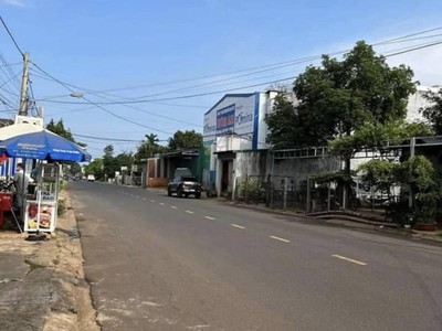 Đất  10m x 25m  mặt tiền thủ khoa huân   ngay trường dân tộc nội trú tây nguyên   6 tỷ 390 0