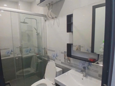 Cho thuê nhà 4 ngủ khép kín Văn Cao  80m2 , có thang máy. 1
