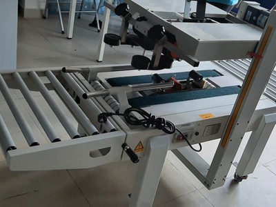 Máy dán băng keo thùng carton, máy dán thùng mặt trên mặt dưới, máy dán thùng bán tự động 1