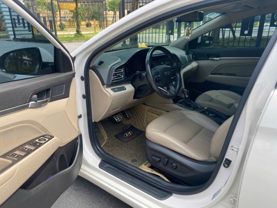 Chính chủ bán xe Elantra sx 2020 AT bản Sport 0