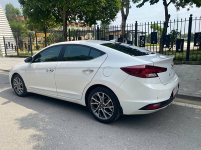 Chính chủ bán xe Elantra sx 2020 AT bản Sport 4