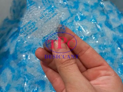 Gói hút ẩm Silicagel   Giải pháp bảo quản quần áo hiệu quả trong mùa ẩm 2