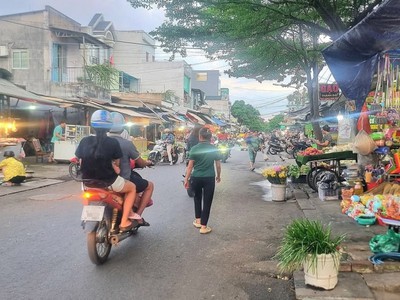 Bán nhà 2 tầng dĩ an,shr đường nhựa 16m,ngay chợ kinh doanh buôn bán tốt 3