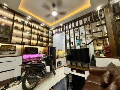  bán nhà khương đình. mặt tiền to đẹp - nội thất xịn - vài bước royal city 1
