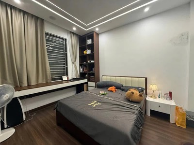  bán nhà khương đình. mặt tiền to đẹp - nội thất xịn - vài bước royal city 2