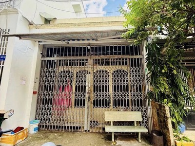 Đối diện aeon   cách mặt tiền 1 căn   dòng tiền gần chục   61m  chỉ 5.x t.ỷ 1
