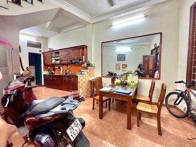 Bán nhà lương định của 29m2. 5 tầng. mặt tiền 5m. giá 9.5 tỷ đống đa hà nội 2