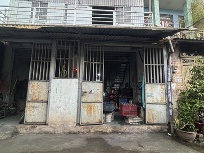 Mt nôị bộ 18e xưởng gác suốt cách mt đường 18b chỉ 20m khu kd sầm uấ 2