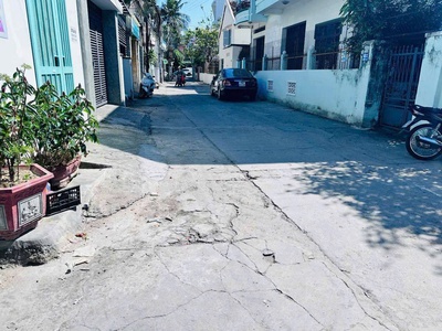 Bán nhà hẻm đặng tất   gần biển, 217m    giá chỉ 12 tỷ  thương lượng     vị trí: hẻm đường đặng 1
