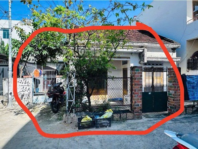 Bán nhà hẻm đặng tất   gần biển, 217m    giá chỉ 12 tỷ  thương lượng     vị trí: hẻm đường đặng 3