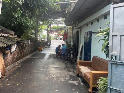 Nhà đẹp 2 tầng   mặt tiền rộng   oto đỗ cổng   ở ngay 1