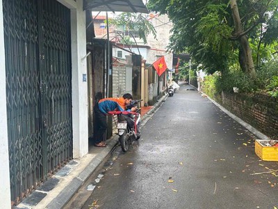 Nhà đẹp 2 tầng   mặt tiền rộng   oto đỗ cổng   ở ngay 0
