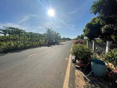 Chuyển chỗ ở cần bán nhà đất 11 45 80 thổ cư mặt tiền nhưa 12 m  giá 2ty4 còn  thương lương 0