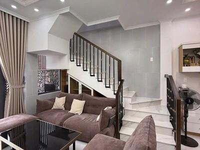 Bán nhà mới xây mặt tiền ngô thị nhậm P4 Đà Lạt 2