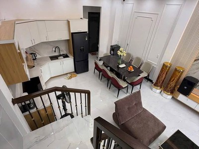Bán nhà mới xây mặt tiền ngô thị nhậm P4 Đà Lạt 4