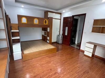 Cho thuê nhà ô tô lô góc 609 vũ tông phan, 36m  x 5 tầng kd spa, onle, ở gđ, nhóm 0