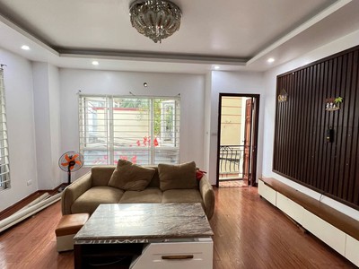 Cho thuê nhà ô tô lô góc 609 vũ tông phan, 36m  x 5 tầng kd spa, onle, ở gđ, nhóm 1