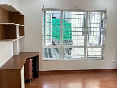 Cho thuê nhà ô tô lô góc 609 vũ tông phan, 36m  x 5 tầng kd spa, onle, ở gđ, nhóm 2