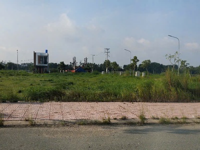 Bán đất thổ cư 135m2, đường 12m, gần Chợ Đức Hoà, giá chỉ 950 triệu 0