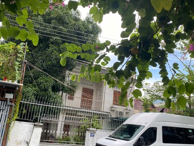 Bán nhà mặt tiền khúc thừa dụ diện tích: 317,5m   ngang 11m  hướng: đông nam đường trước nhà 0