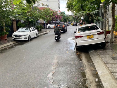 Bán nhà mặt tiền khúc thừa dụ diện tích: 317,5m   ngang 11m  hướng: đông nam đường trước nhà 3