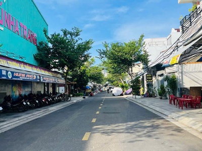 Bán nhà mặt tiền khúc thừa dụ diện tích: 317,5m   ngang 11m  hướng: đông nam đường trước nhà 2