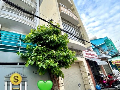 Bán chdv ngay đường nguyễn tất thành- nằm giữa đoạn đường qua q7 và q1 gần trường đại học luật- qua 0