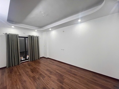 Siêu hót - bán nhà trung tâm thạch bàn- 30m , mt 4.5 m - 5 tầng   chỉ 6.x tỷ,  ô tô tránh 2
