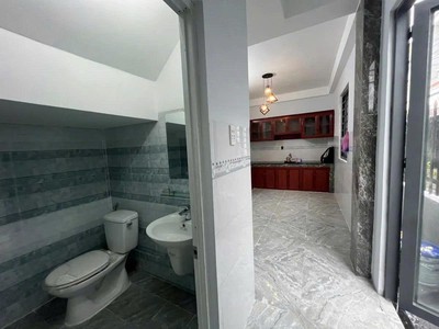 Bán nhà - bình tân - lô góc - hxt - dt 60m2  4 x 15m  - 4 tầng - nhỉnh 5 tỷ 2