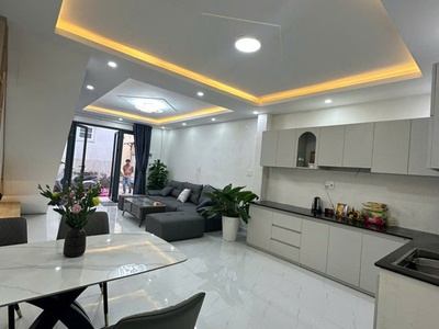 Cần bán căn nhà srxd đã hoàn công đường 3/2 lõi trung tâm, ngay sau khách sạn bông hồng, đà lạt 2
