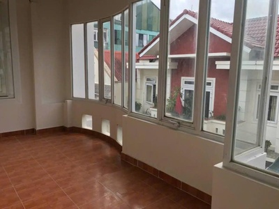 Cho thuê nhà nguyên căn 3 tầng 4 phòng ngủ gần chợ ngô quyền phường 6 đà lạt giá 15tr 2