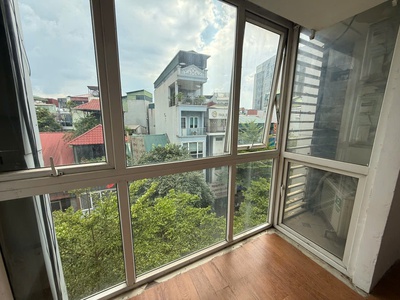 Cho thuê Tầng 5 tòa nhà 220 Khâm Thiên, 80 m2, thông sàn 11.5 triệu 2