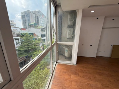 Cho thuê Tầng 5 tòa nhà 220 Khâm Thiên, 80 m2, thông sàn 11.5 triệu 3