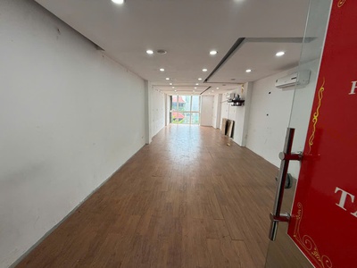 Cho thuê Tầng 5 tòa nhà 220 Khâm Thiên, 80 m2, thông sàn 11.5 triệu 4