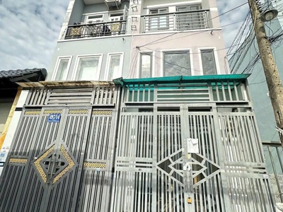 Nhà đẹp rất hầm hố 1 trệt 1 lửng 1 lầu đường 4m ô tô đỗ cửa quận 12 1