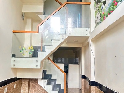 Nhà đẹp rất hầm hố 1 trệt 1 lửng 1 lầu đường 4m ô tô đỗ cửa quận 12 3