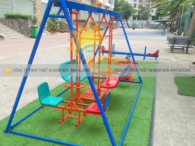 Đu quay ngựa đạp chân, thang leo xích đu trẻ em 1