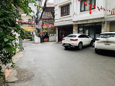 Bán nhà tây hồ - lạc long quân, dt65m2, mt4.4m, 7 tầng, 4p.ngủ, gara ôtô, ôtô đỗ cửa ngày đêm, view 1
