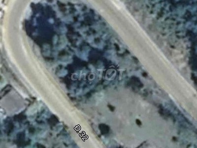 Gia đình cần chuyển nhượng 800m  đất vị trí đẹp tại trung tâm xã Tú Lệ, cách Le Charm Tú Lệ chỉ 300m 0