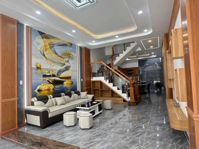 Bán nhà 2 tầng đẹp,nhà mới 100,full nội thất,đường nhựa 13m,gần chiêu liêu 1
